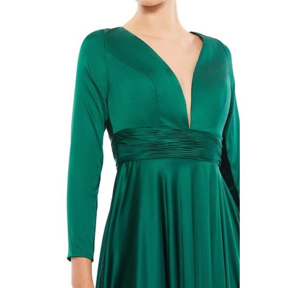 Mac Duggal NEW Size 14 Emerald Green Long Sleeve Ruched Waist A Line Gown 55245 - Picture 3 of 7